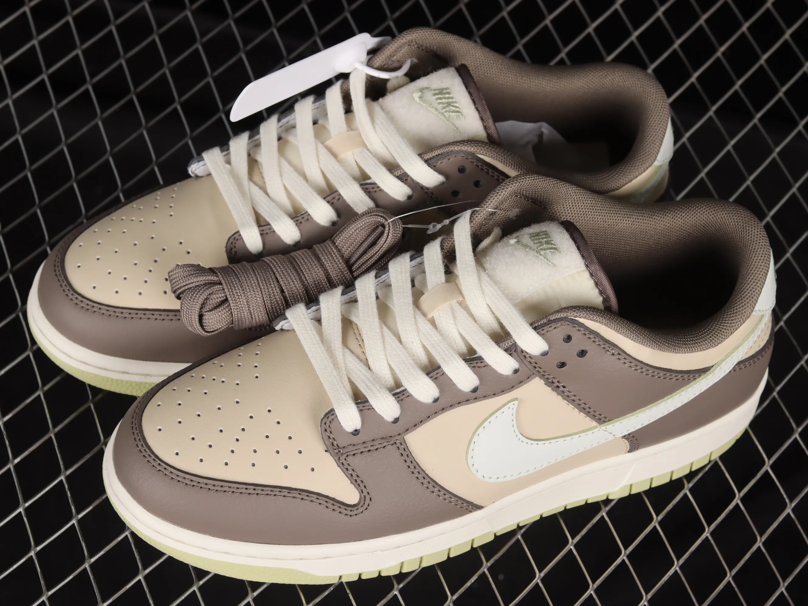 All Categories Nk SB Dunk Series Nk SB Dunk Low Low-top Sneakers N Version Nk SB Dunk Low "Khaki" Khaki Gray SB Smashed Backboard Fashion Casual Sneakers FB4960-210